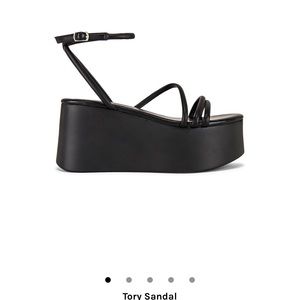 Tory Sandal platform black sandals size 8! Some scuffs I’m the front
